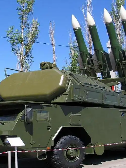 俄s500防空导弹有多强,最大射程可达700公里,堪称陆地终结者5-度小视