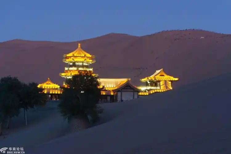 敦煌 鸣沙山月牙泉莫高窟