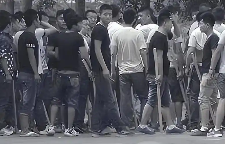 18年天津抓获的黑老大四哥一生混黑道无期出狱又成黑老大