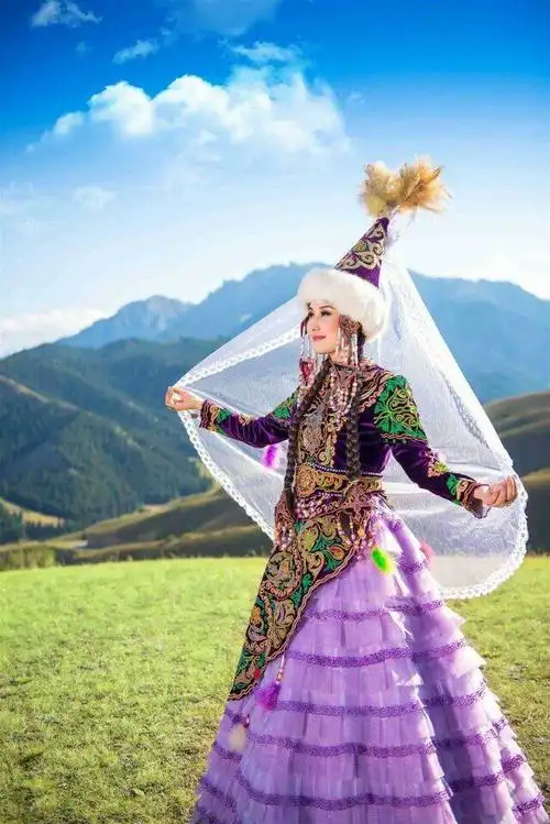 p> b>柯尔克孜族 /b>,国外同源民族汉译称作吉尔吉斯族,民族语言为