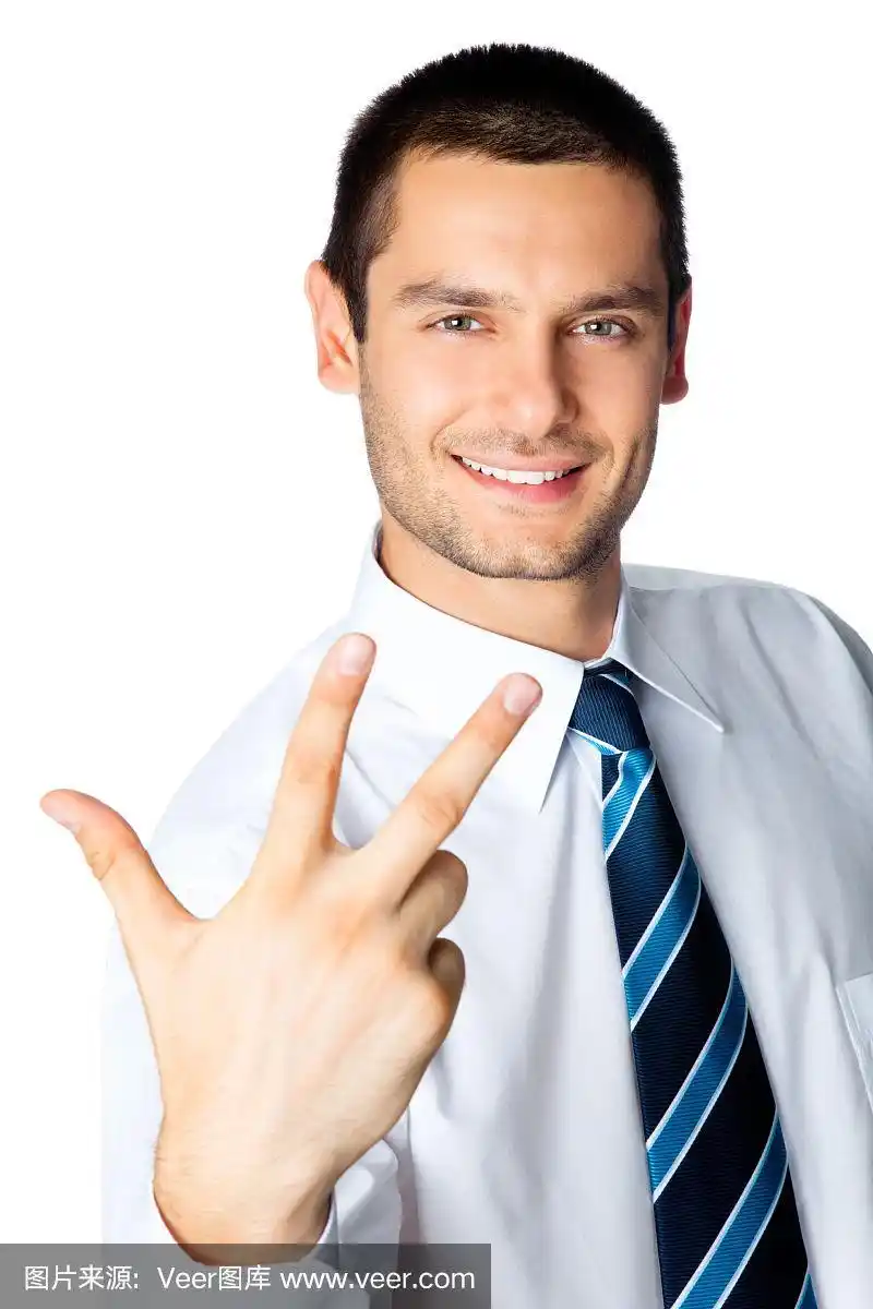快乐的商人竖起三根手指,孤立于白色之上