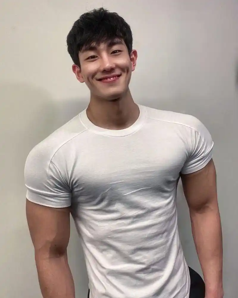 组图:24岁健身小鲜肉,阳光,可爱,原来爱笑的男生可以这么萌!