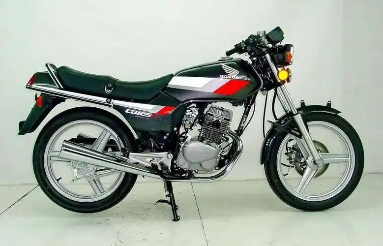 cb250 nighthawk 之外,嘉陵本田还生产两款 125 cc 级别的旗舰车型:被