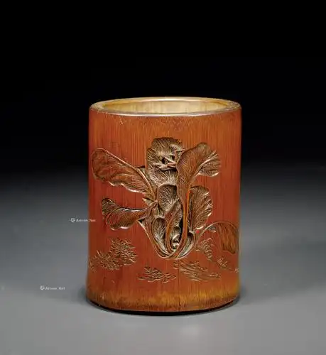 3255 清 沈全林款竹雕白菜笔筒