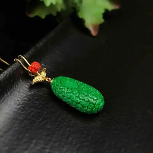 辣绿色翡翠复古吊坠a货