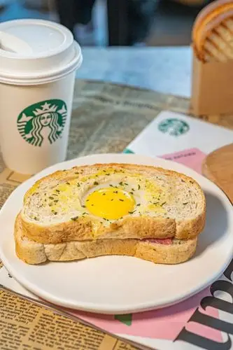 如何用15元在星巴克吃到1食1饮的早餐