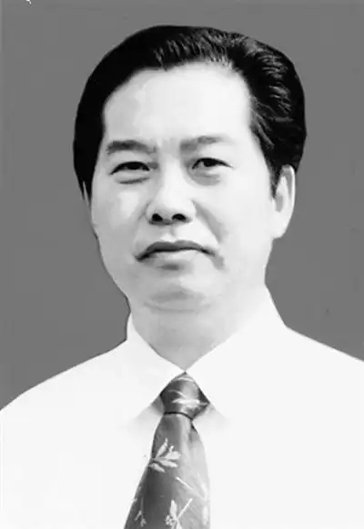 张明春同志简历