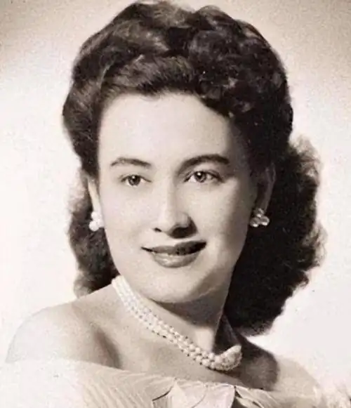 黎婉华年轻时对自己要求很严,总是力求做到最好.