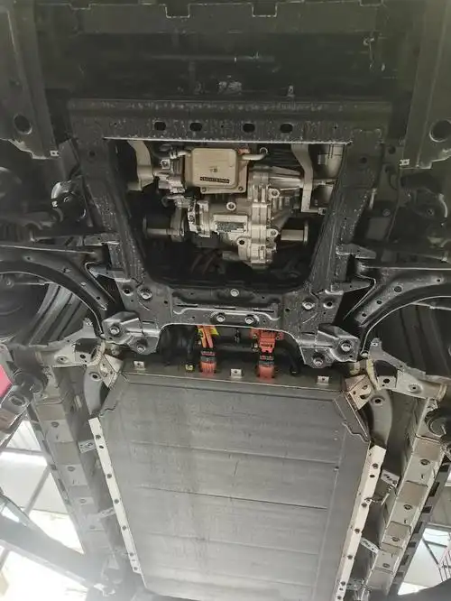 aion y-埃安y底盘护板安装效果不错,最后的是没安装护板的