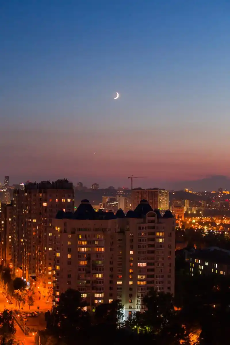 以下是一些适合晚上发朋友圈,体现悠闲感觉的文案:   1.