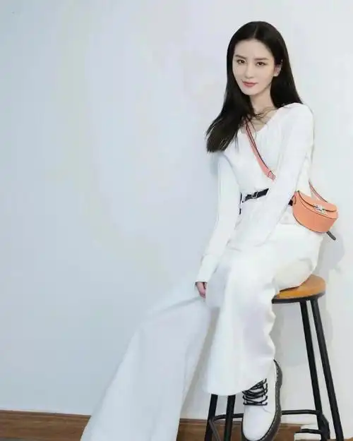 刘诗琦_@包先生 上身#moynat  flori nano为你演绎什么叫做夏日可爱