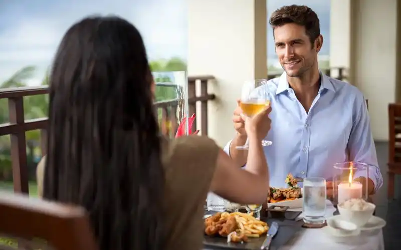 情侣烛光晚餐写真