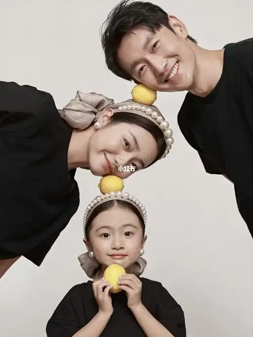 熬夜整理了今年超火6组不同风格亲子照