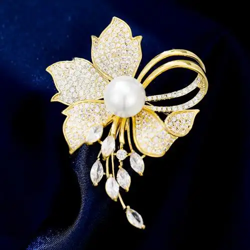 微镶锆石气质花朵胸针高级感设计时尚百搭别针新款珍珠花卉胸花女