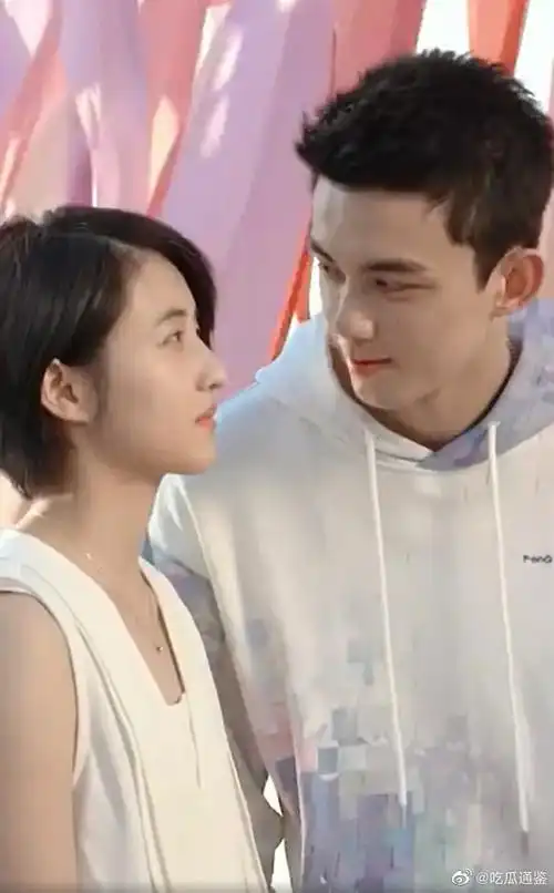 yyds#6月1日,吴磊和张子枫合作的新电影海报拍摄花絮曝光