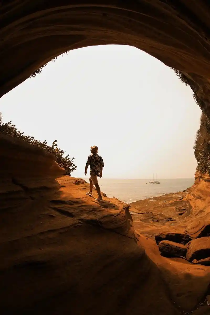 男生拍照就是帅,谁帮我也拍一组#旅拍 #涠洲岛 #最美海岛 - 抖音