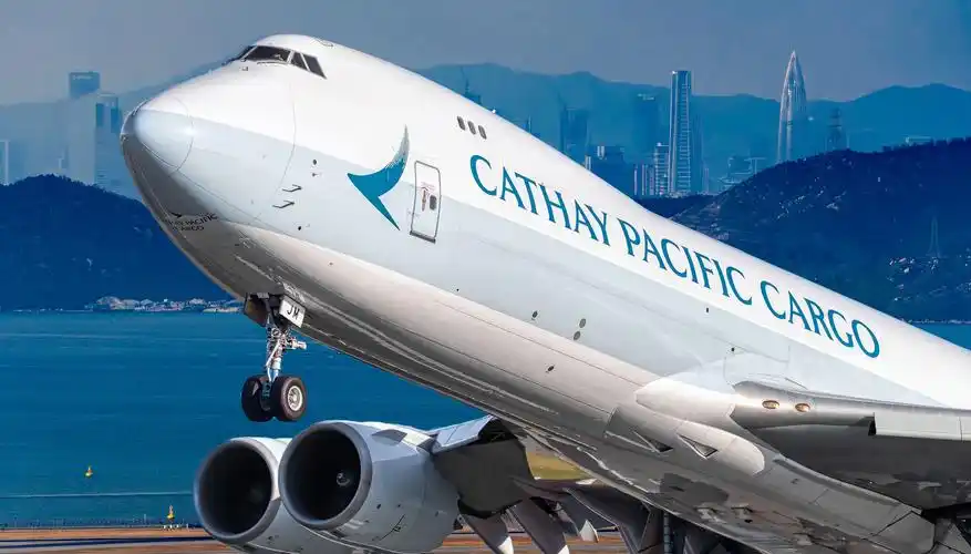 6分钟9架飞机香港机场起降 有5架是空中女王波音747