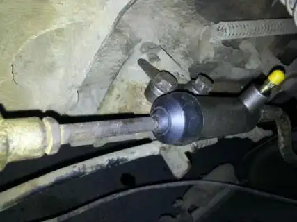 离合器分泵有空气会出现什么问题离合分泵有空气的症状