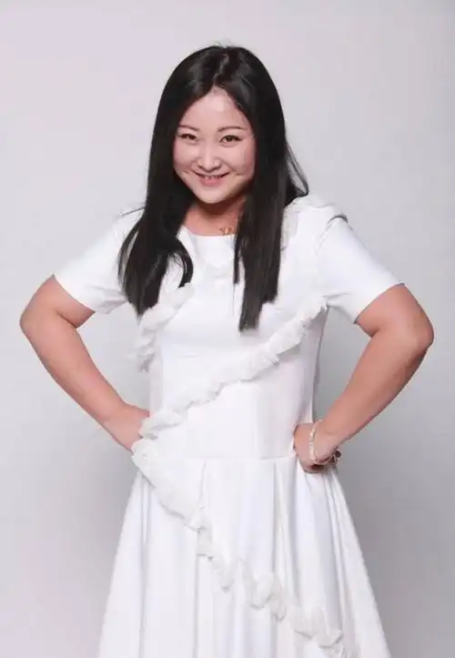 艰辛的大学生活 贾玲大学就读于《中央戏剧学院》.