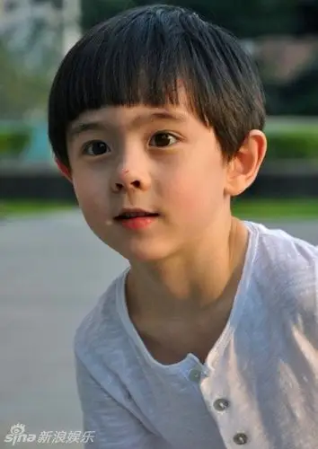 中美混血小男孩alex网络爆红 像林志颖与尼坤合体
