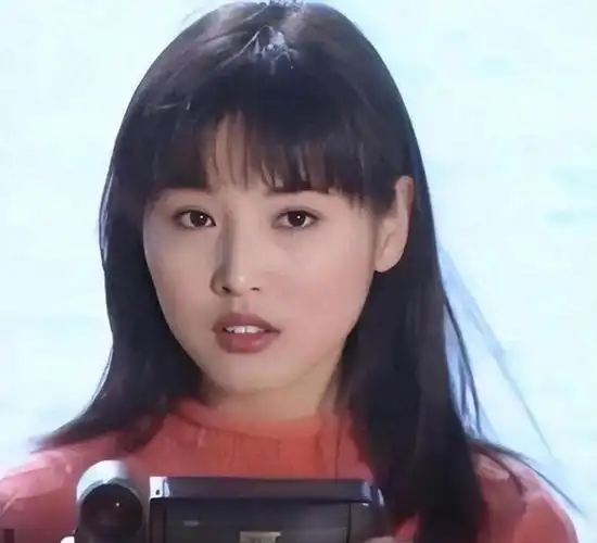 演员张延父亲早逝嫁大5岁香港丈夫生一女和丈夫拥有两个家