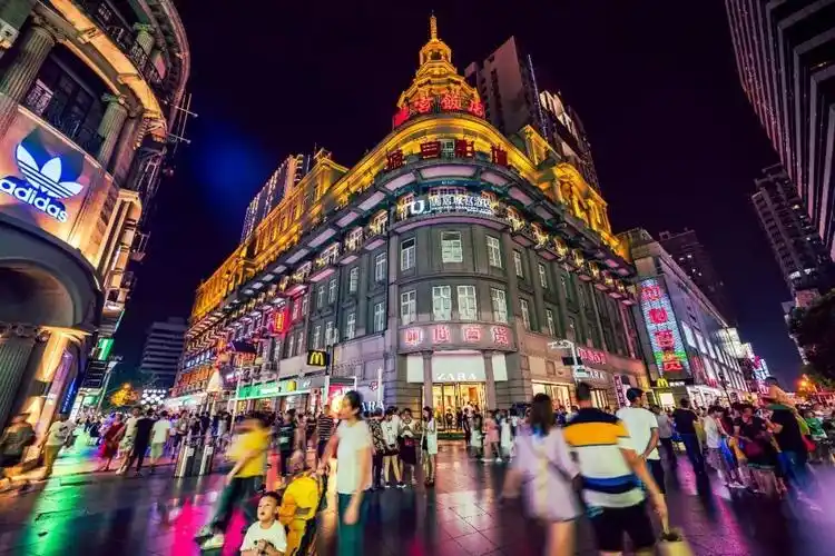 鉴赏中国顶级步行街之武汉江汉路商业街