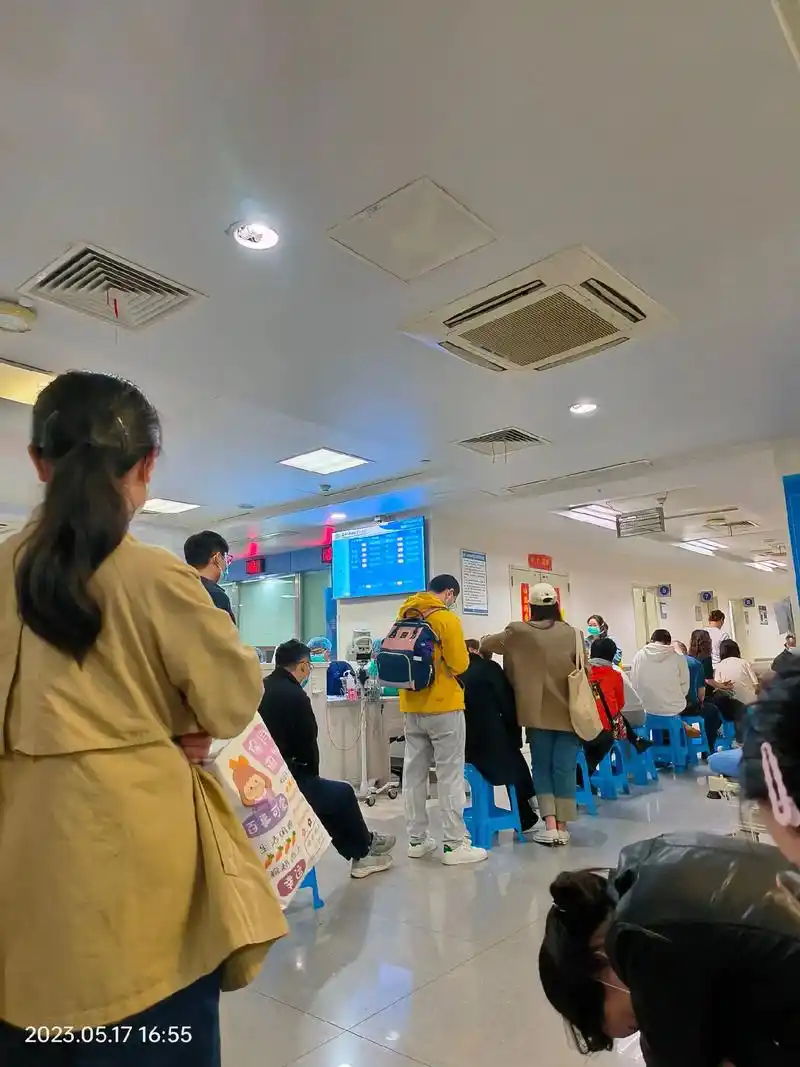 急诊科,人真多~医院医院不缺客源.16点30取号→发现他们不 - 抖音