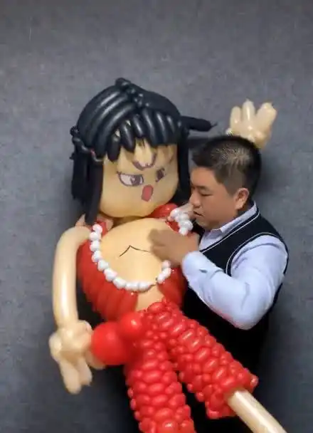 气球做的葫芦娃像不像?