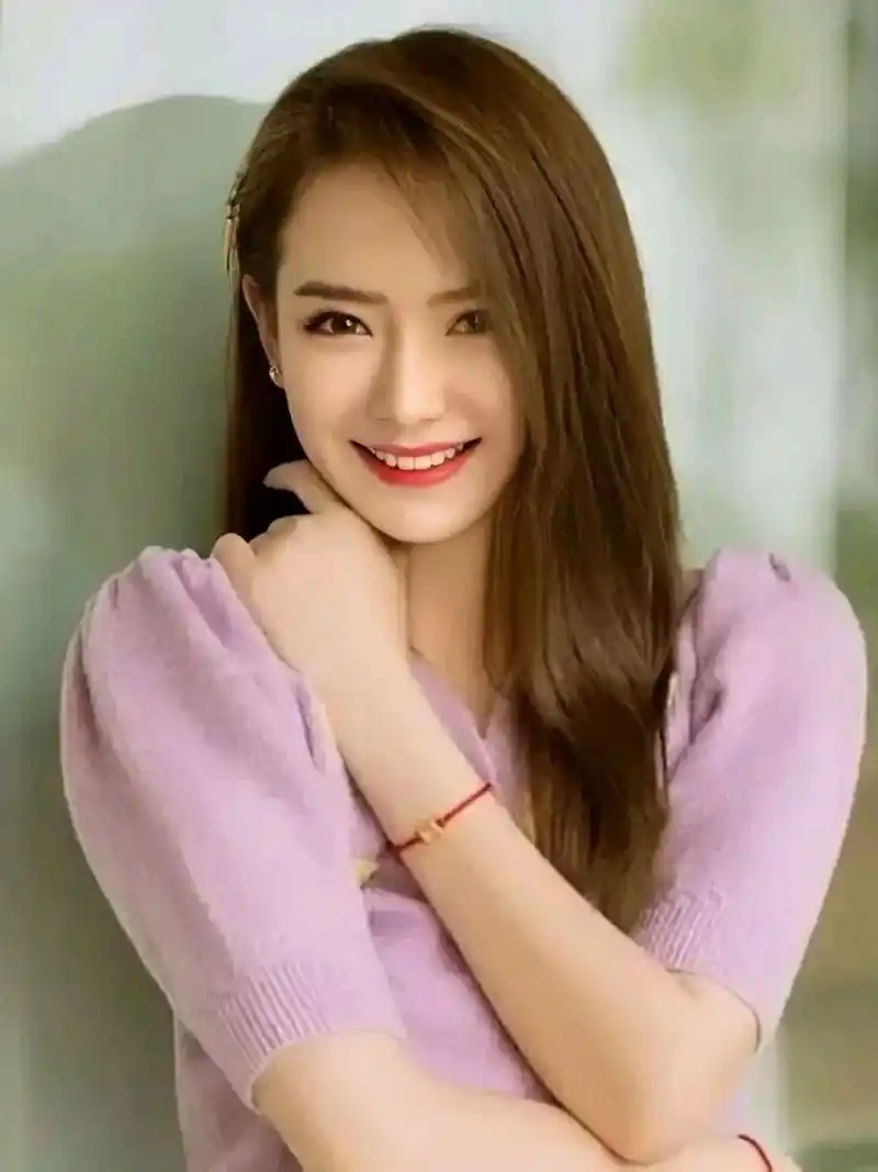 戚薇,1984年10月26日出生于四川省成都市武侯区,中国内地女演员,歌手.