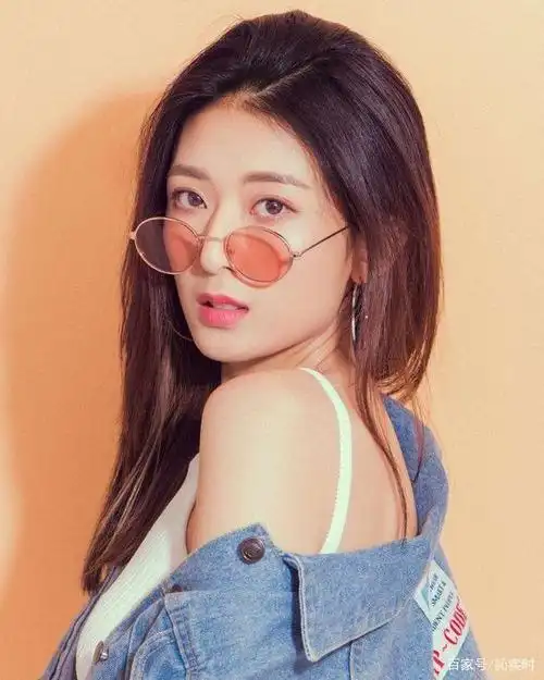 28岁李君妍早上同台两艺人,下午收亲姐确诊肺炎消息!全剧组停工