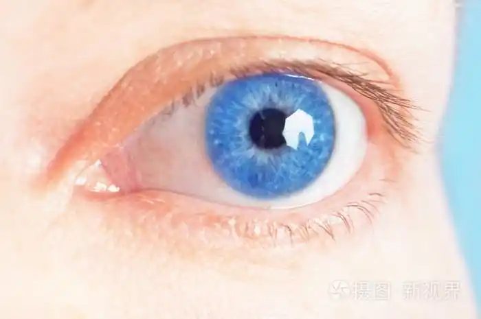 美丽女性的蓝眼睛