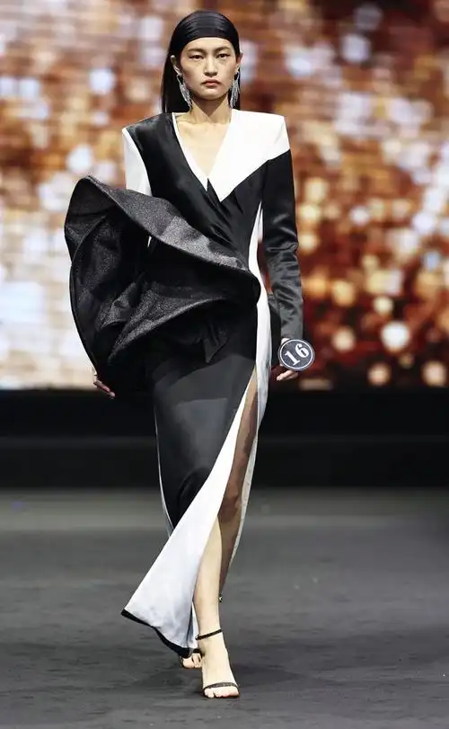 张清修张蕴灵分获第十七届中国超级模特大赛总决赛男女冠军