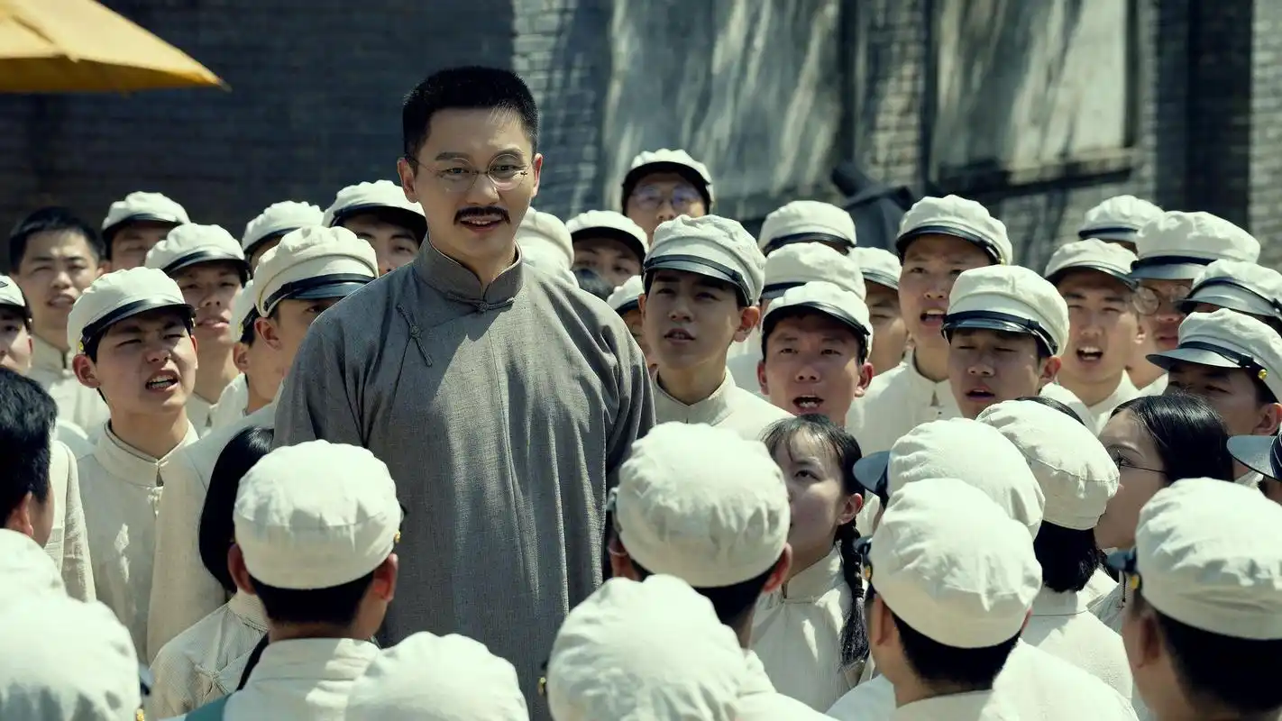 黄建新拍2021年的1921年轻化的主旋律