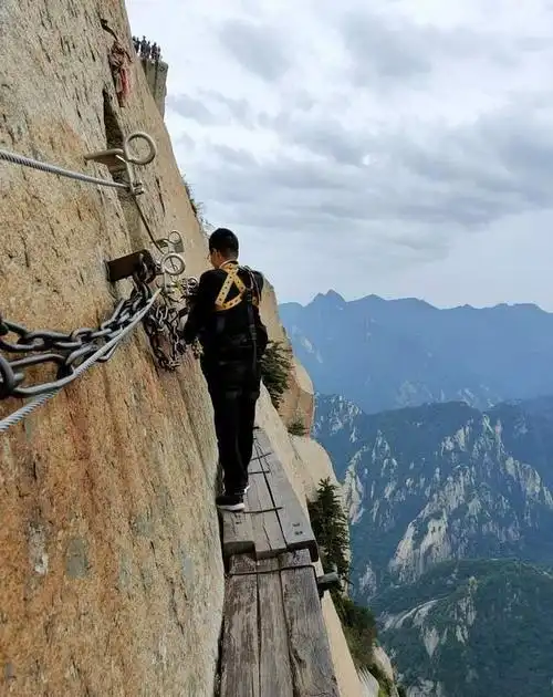 华山让我今天差点过回光棍节,真的凶险不在陡峭绝壁,而在无形处