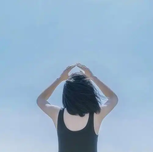 网图社会女生短发背影,微信女头像漂亮背影-图片大观-奇异网