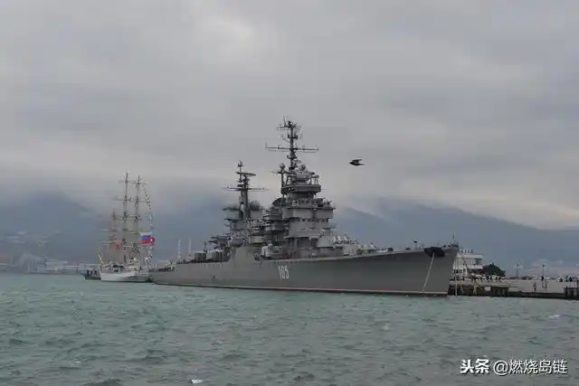 苏联斯维尔德洛夫级巡洋舰米哈伊尔库图佐夫号