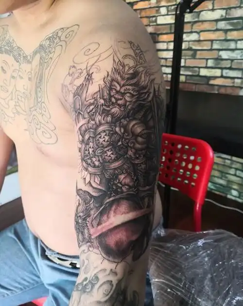 斗战胜佛纹身图片_手臂新传统纹身图案