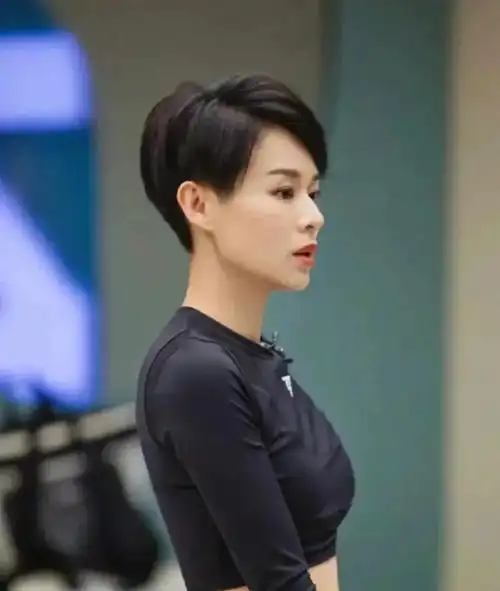 胡杏儿短发