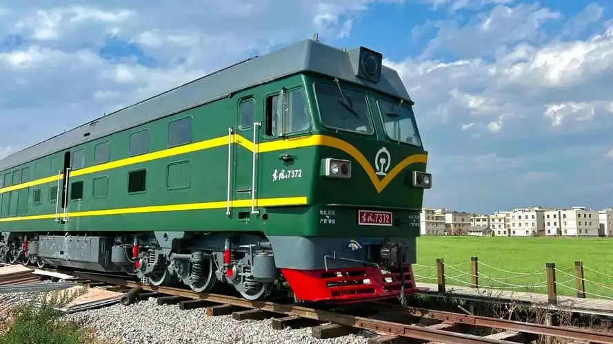 绿皮火车上的意外邂逅:慢生活带来的惊喜