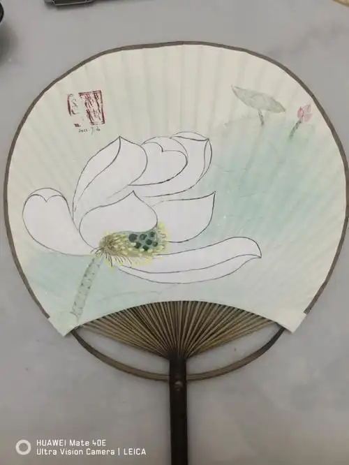 第一次用这种扇子画了一幅荷花图,喜欢7315临摹的是@琼-画画的
