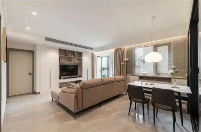 沙发放在客厅什么位置最好,客厅沙发摆放什么位置好(如今流行这4种