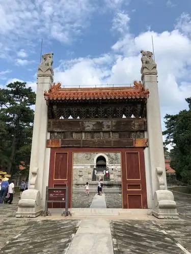 裕陵(乾隆)二柱门.