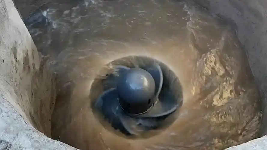 老外发明小型水力发电机,一条小溪能满足要求,能用100年