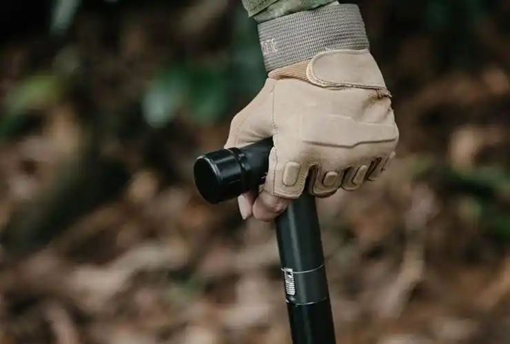 野外生存装备多功能战术棍子荒野求生防身棍户外登山手杖野营装备