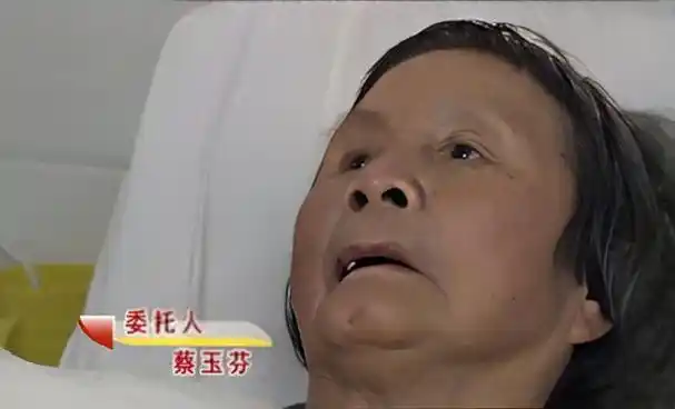 回顾老人去小女儿家里养老半个月后身上满是淤青还住进了医院