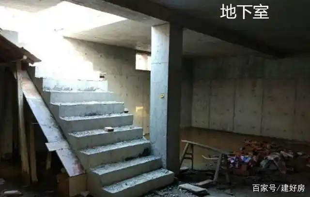 农村小伙建房非要建地下室,父母拦着不让建,小伙却说有妙用