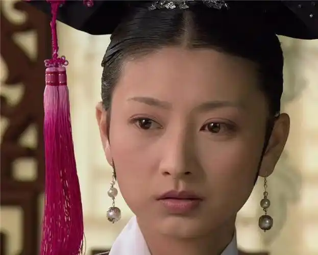 甄嬛传:沈眉庄去甘露寺时,一个眼神表明:她早知道双生子的来历