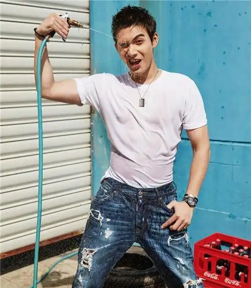 张彬彬湿身诱惑秀腹肌酷帅硬汉霸气撩人