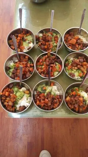 佳家幼儿园中班小朋友的吃饭照