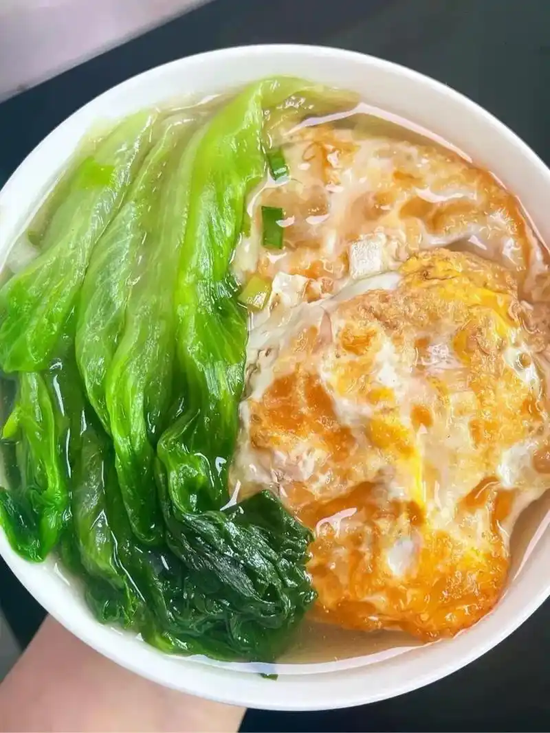 到底是谁发明的生菜鸡蛋减脂汤!真的是巨巨巨巨好喝!